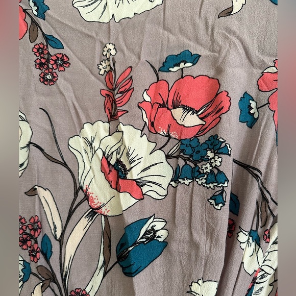 ASTR the Label Wrap Dress in dusty purple floral - Picture 4 of 4